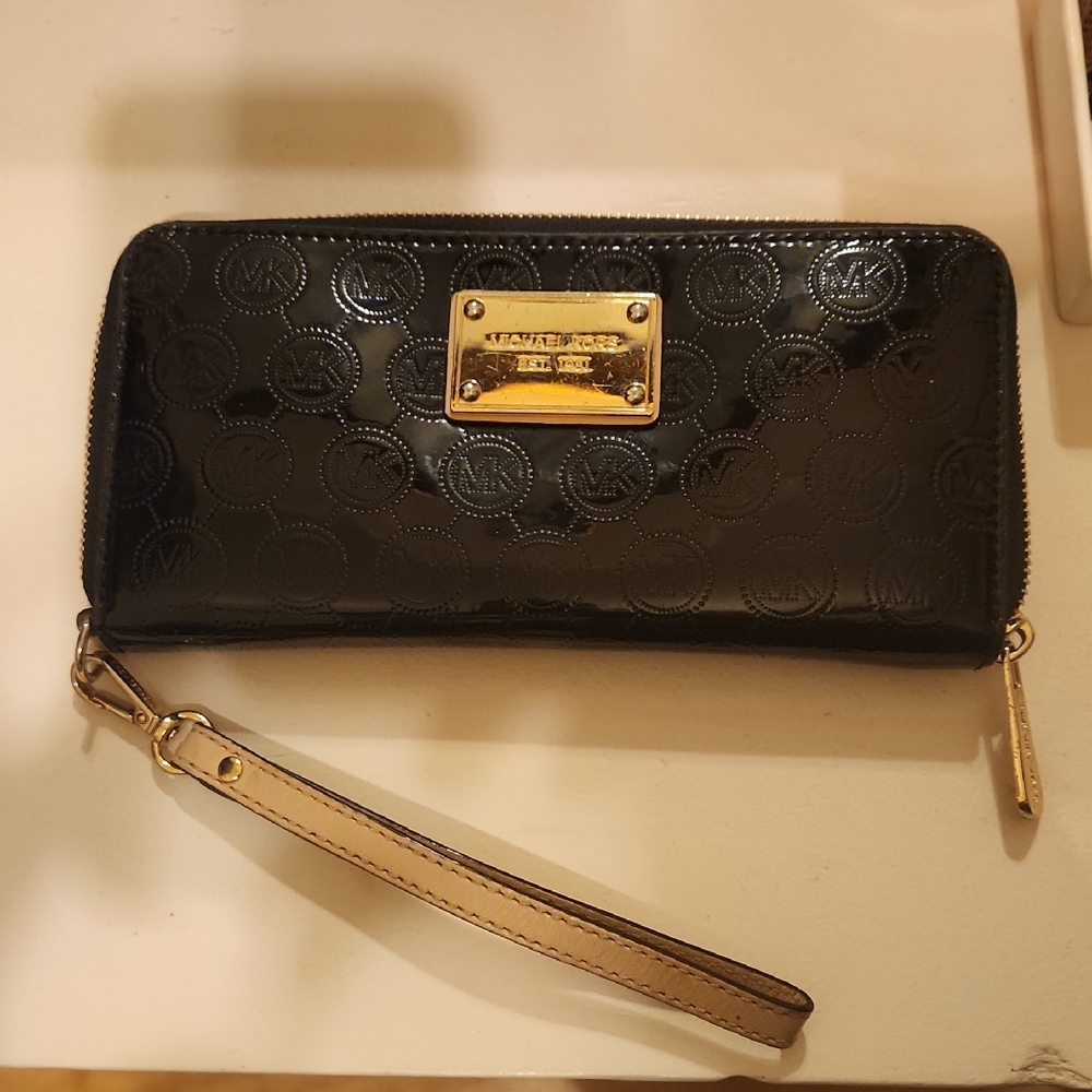 Michael Kors Black and Gold Wristlet